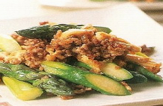 Fried Ground Pork with Asparagus ひき肉とアスパラの炒め物