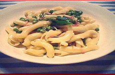 Pasta with Cream Sauce Bacon and Peas