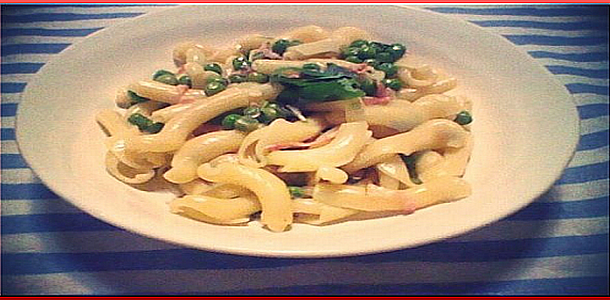 Pasta with Cream Sauce Bacon and Peas