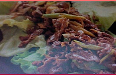 Lettuce with Stir Fried Beef レタスの牛肉炒めのせ