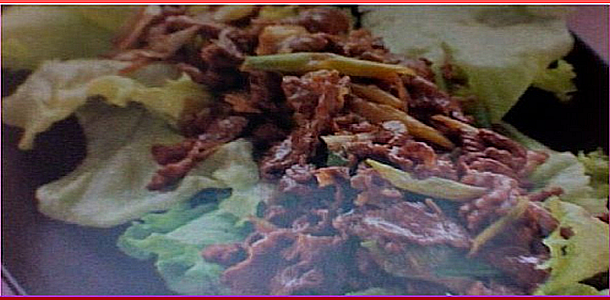 Lettuce with Stir Fried Beef レタスの牛肉炒めのせ